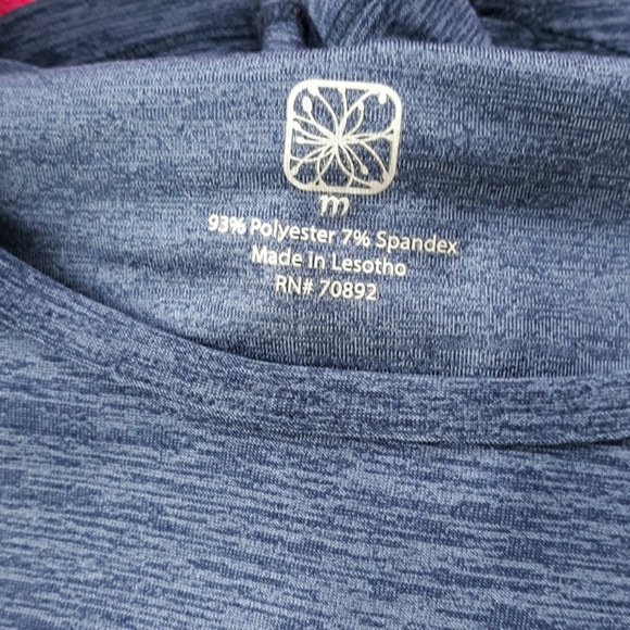 Bundle of running shirts - Picture 3 of 4